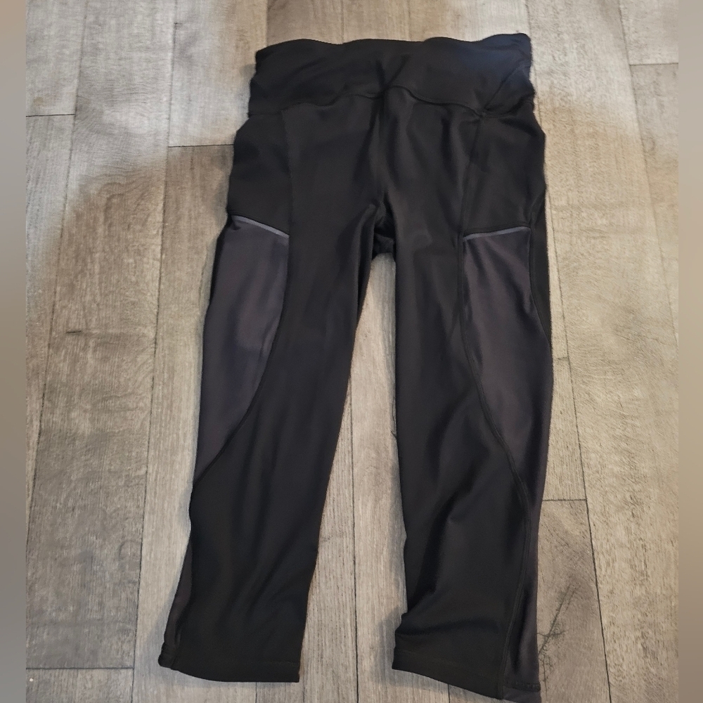 Lululemon black leggings size 6